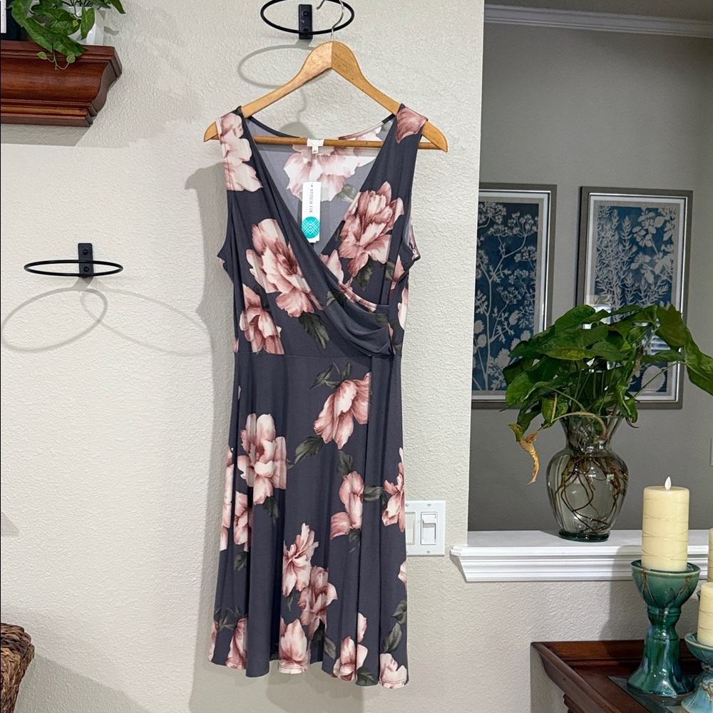 NWT Kaileigh from stitch fix Gray and Pink Floral empire waist Dress size large